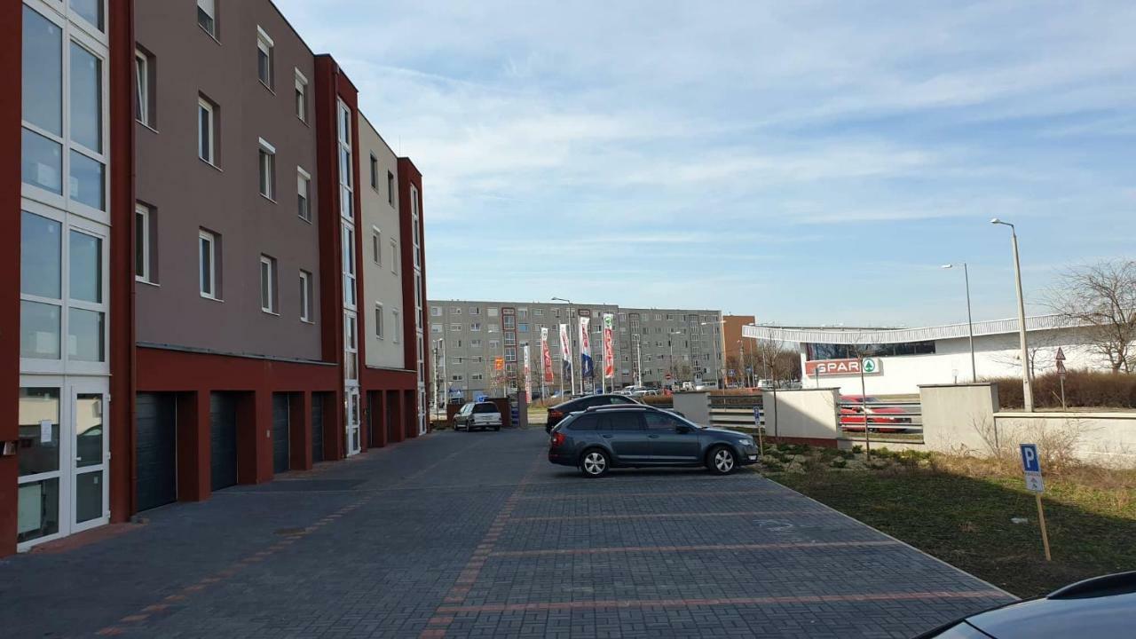 Aqua Apartman Tiszaújváros エクステリア 写真