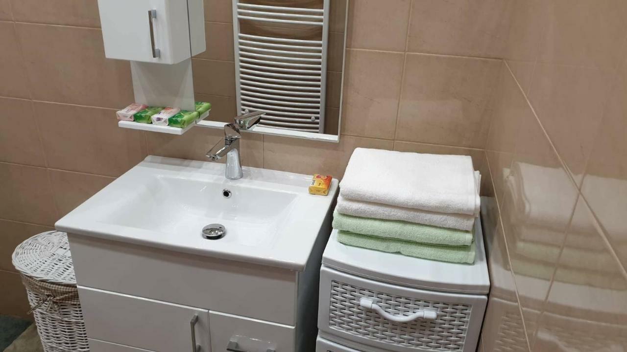 Aqua Apartman Tiszaújváros エクステリア 写真