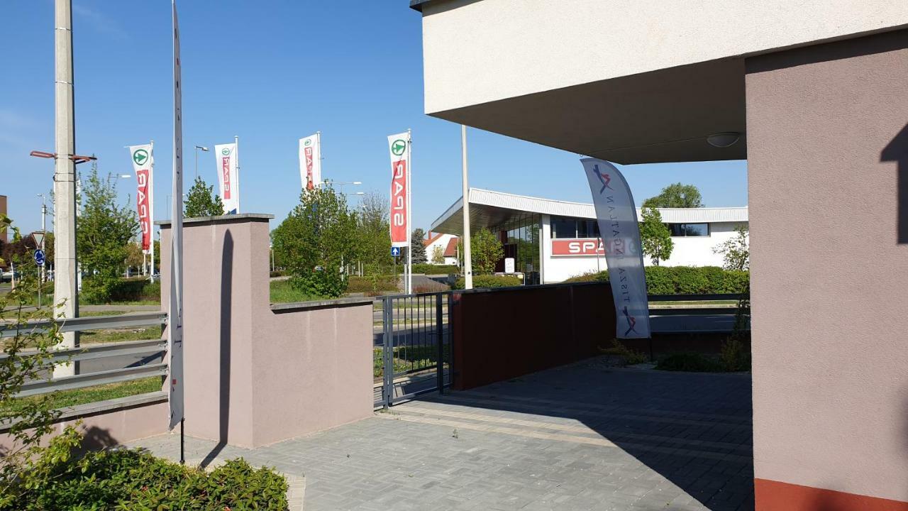 Aqua Apartman Tiszaújváros エクステリア 写真